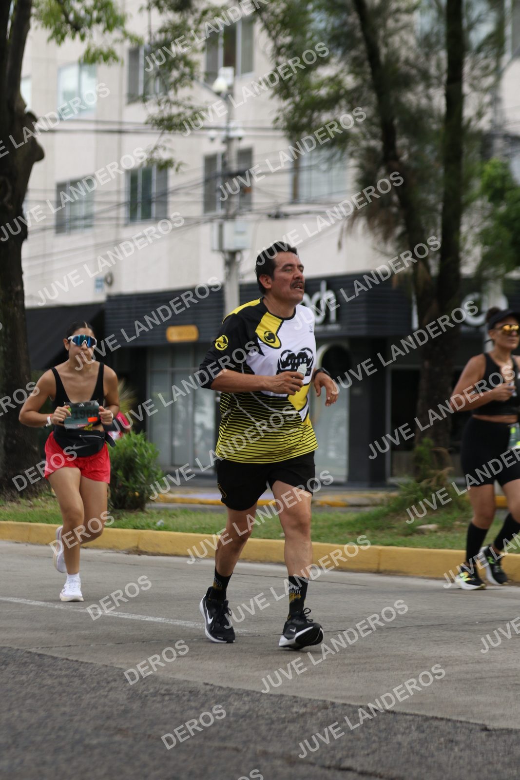 Foto de ADIDAS SPLITS GUADALAJARA 15K / 30K en Av. San Ignacio esquina Av. Ignacio L. Vallarta, Zapopan a las 09:04 · dorsal 1966