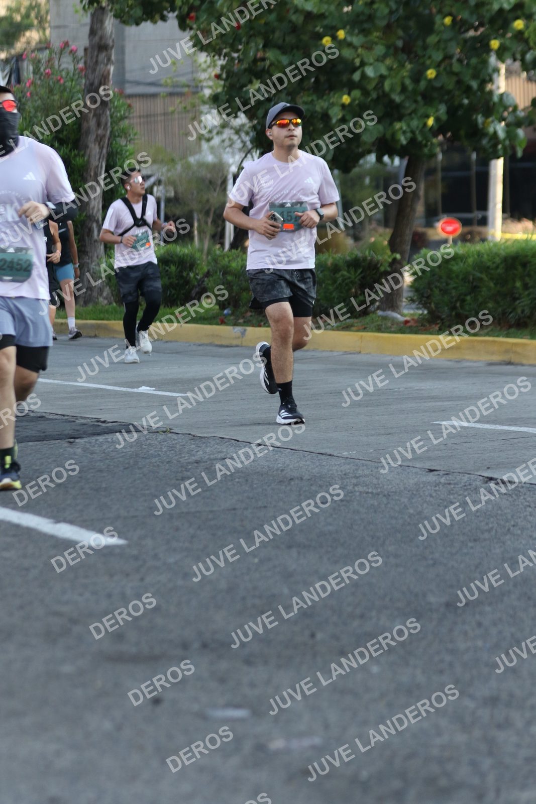 Foto de ADIDAS SPLITS GUADALAJARA 15K / 30K en Av. San Ignacio esquina Av. Ignacio L. Vallarta, Zapopan a las 07:41 · dorsal 2452