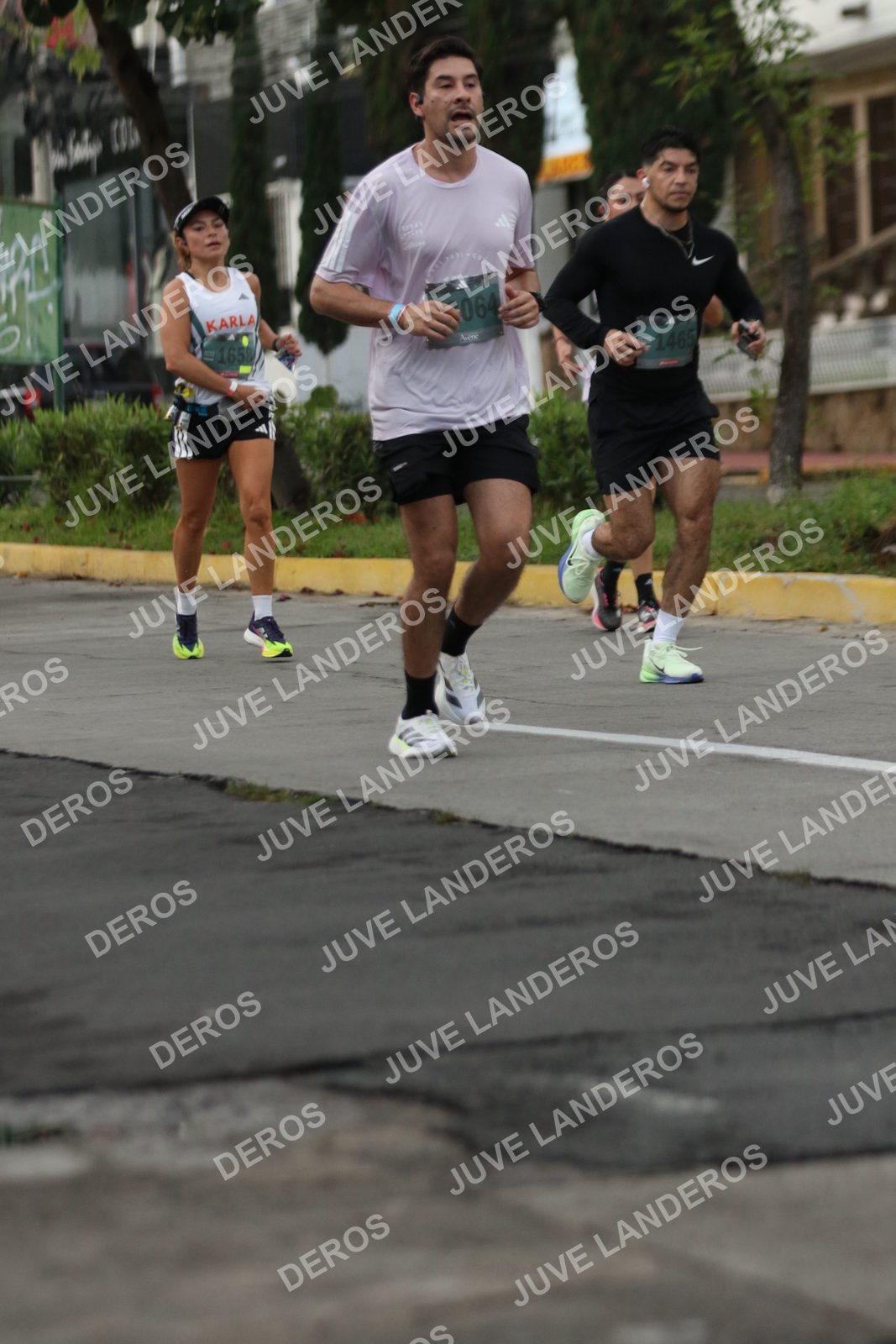 Foto de ADIDAS SPLITS GUADALAJARA 15K / 30K en Av. San Ignacio esquina Av. Ignacio L. Vallarta, Zapopan a las 06:58 · dorsal 1465, 64, 1658