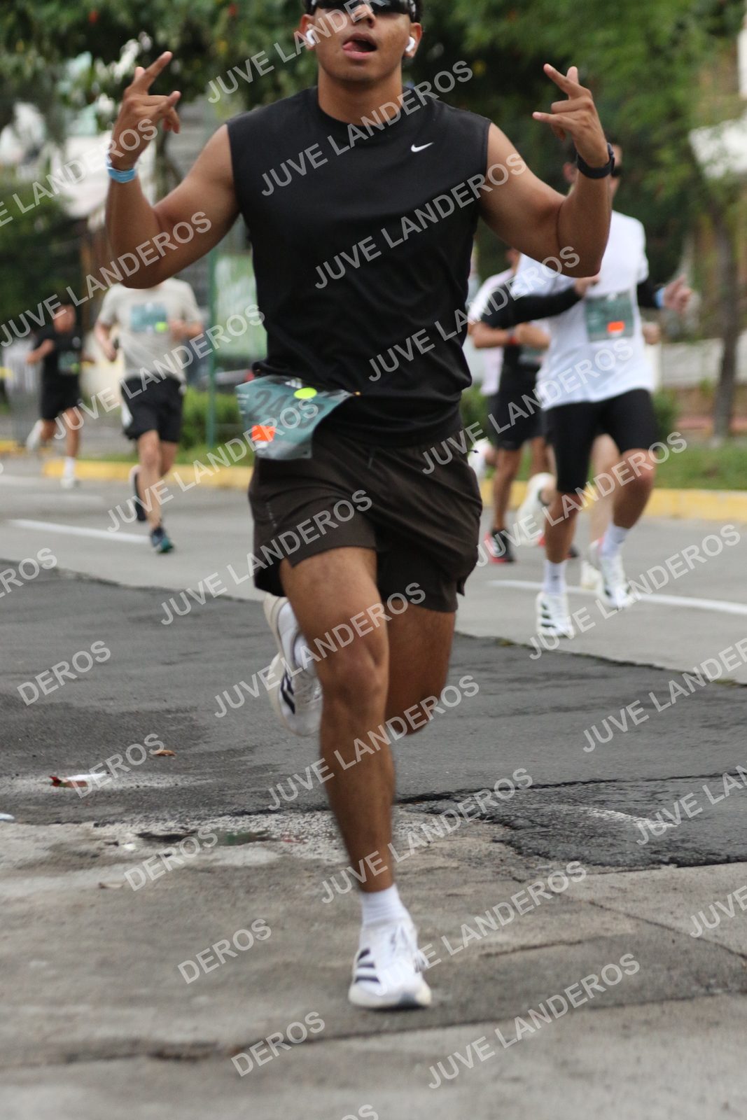 Foto de ADIDAS SPLITS GUADALAJARA 15K / 30K en Av. San Ignacio esquina Av. Ignacio L. Vallarta, Zapopan a las 06:55 · dorsal 2423
