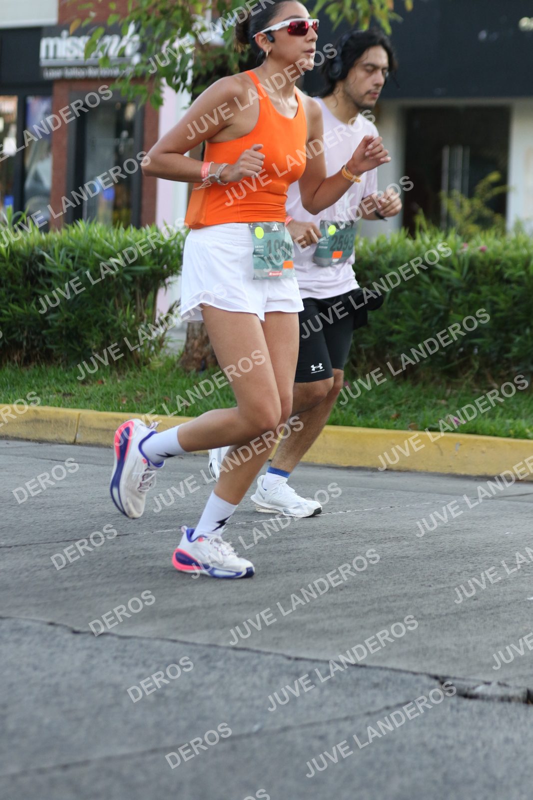 Foto de ADIDAS SPLITS GUADALAJARA 15K / 30K en Av. San Ignacio esquina Av. Ignacio L. Vallarta, Zapopan a las 07:30 · dorsal 2593, 1990