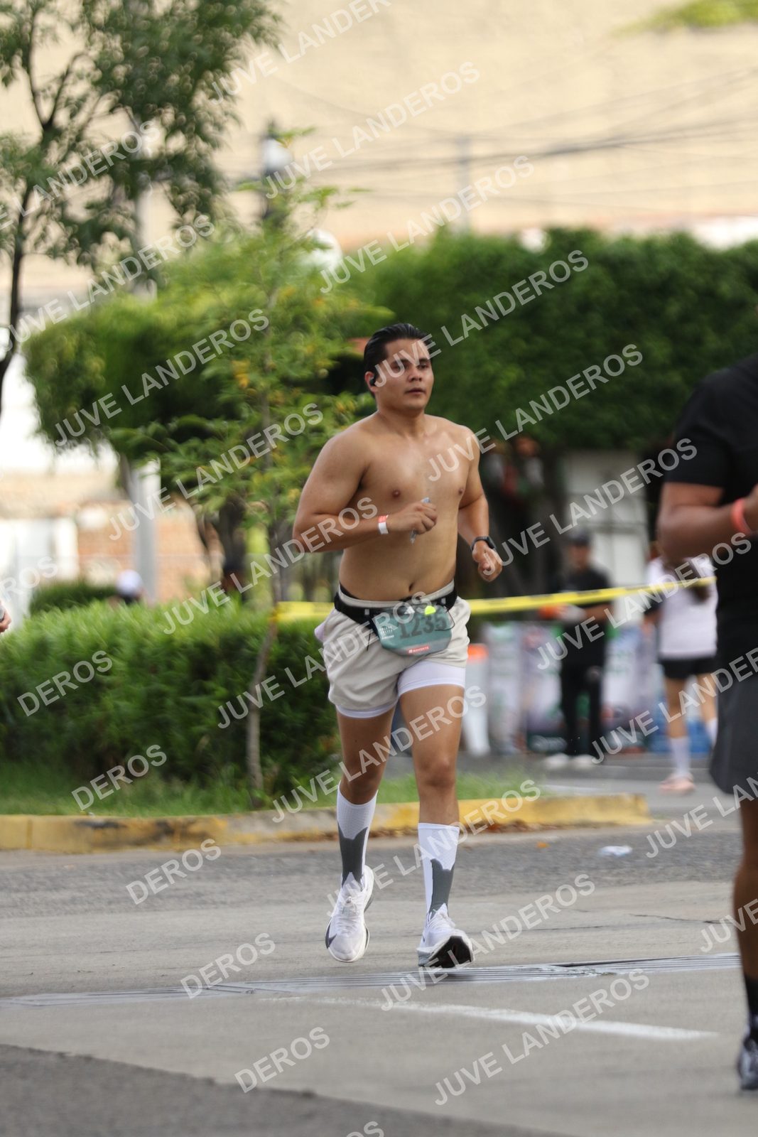 Foto de ADIDAS SPLITS GUADALAJARA 15K / 30K en Av. San Ignacio esquina Av. Ignacio L. Vallarta, Zapopan a las 09:02 · dorsal 1235
