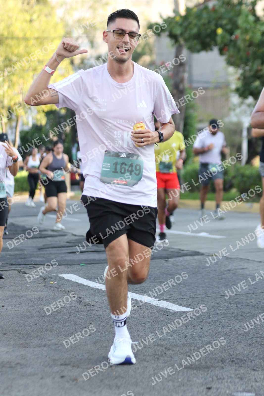 Foto de ADIDAS SPLITS GUADALAJARA 15K / 30K en Av. San Ignacio esquina Av. Ignacio L. Vallarta, Zapopan a las 07:40 · dorsal 1649, 15, 30