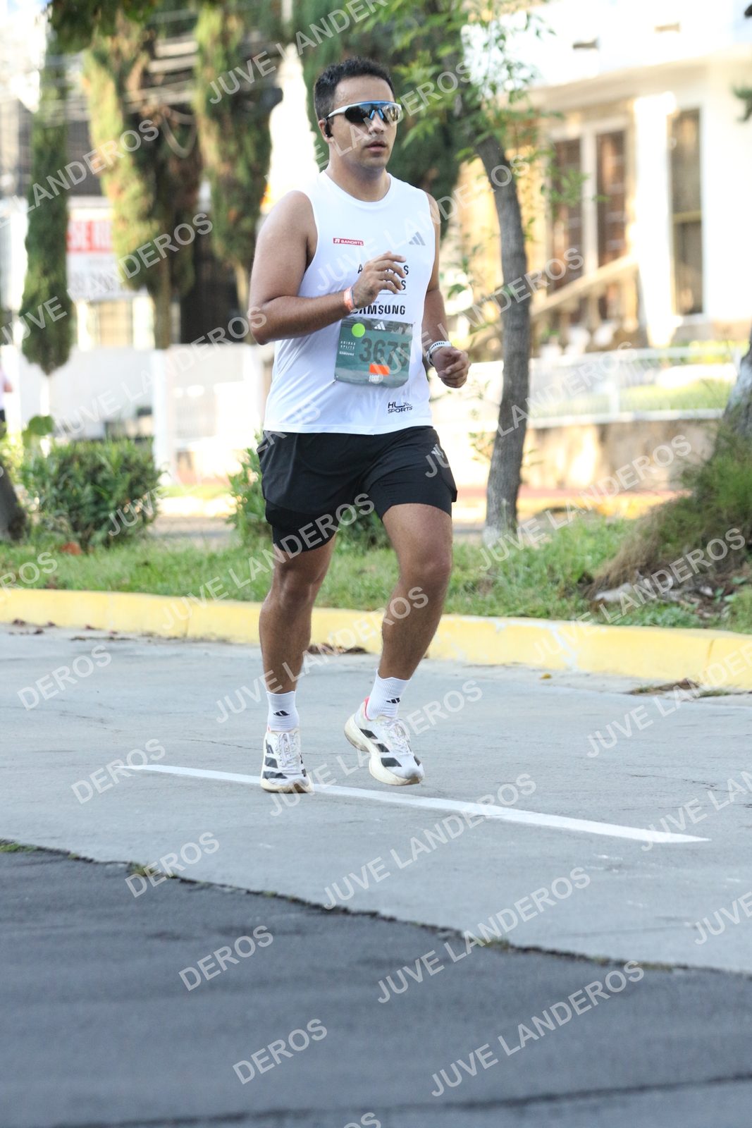Foto de ADIDAS SPLITS GUADALAJARA 15K / 30K en Av. San Ignacio esquina Av. Ignacio L. Vallarta, Zapopan a las 07:59 · dorsal 3675