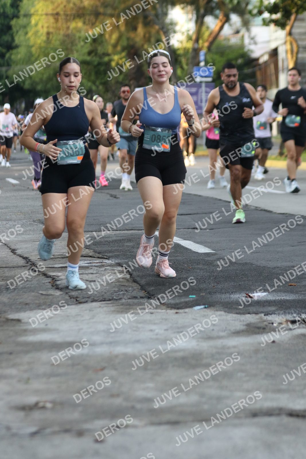 Foto de ADIDAS SPLITS GUADALAJARA 15K / 30K en Av. San Ignacio esquina Av. Ignacio L. Vallarta, Zapopan a las 07:10 · dorsal 859, 861