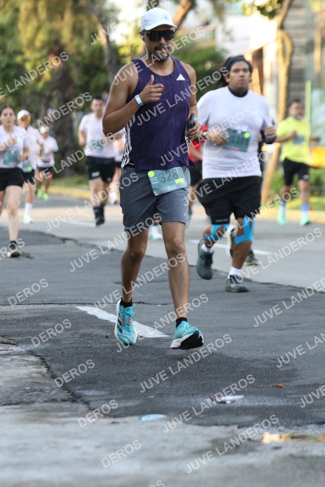 Foto de ADIDAS SPLITS GUADALAJARA 15K / 30K en Av. San Ignacio esquina Av. Ignacio L. Vallarta, Zapopan a las 07:17 · dorsal 3288, 1381