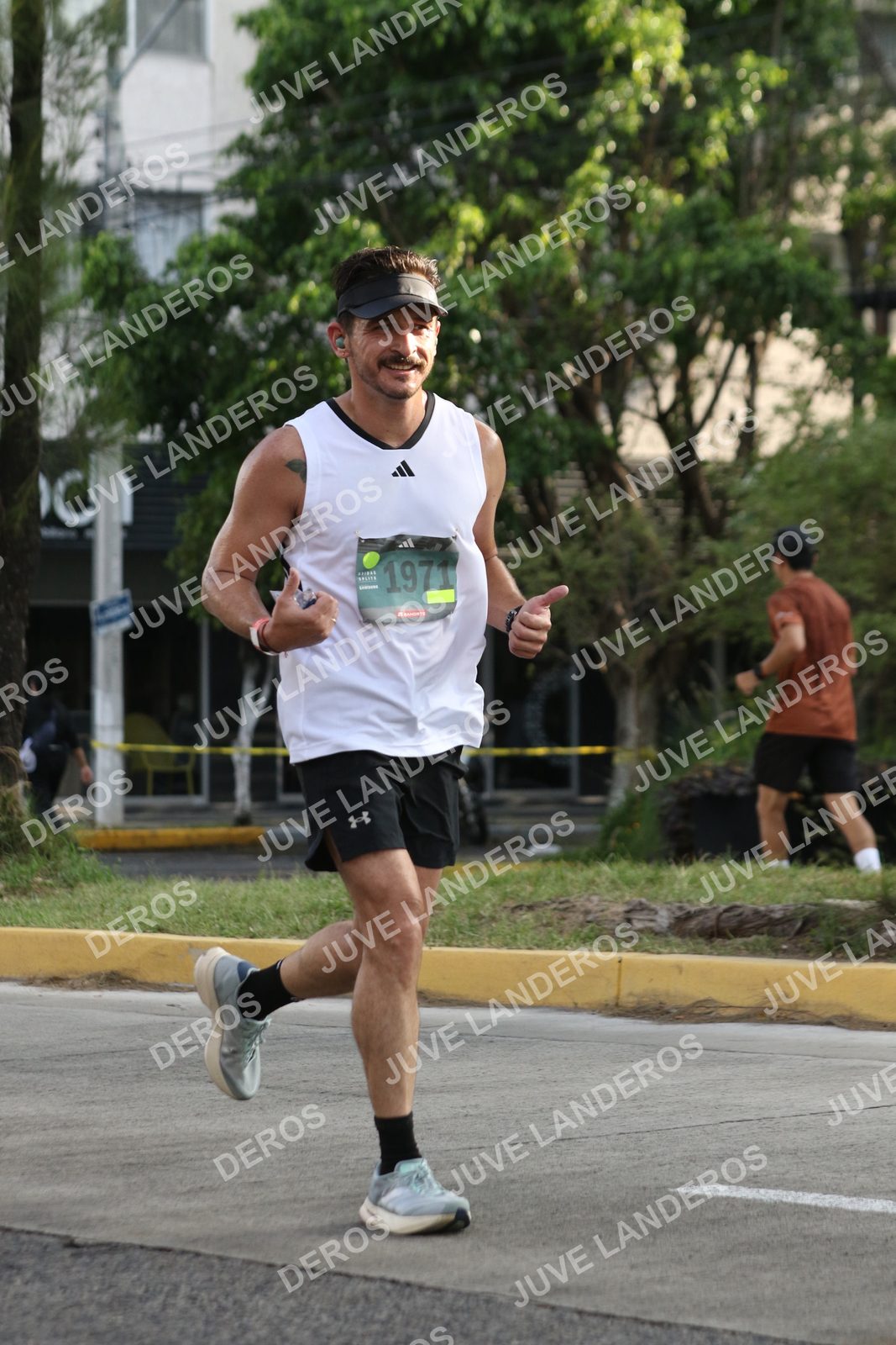 Foto de ADIDAS SPLITS GUADALAJARA 15K / 30K en Av. San Ignacio esquina Av. Ignacio L. Vallarta, Zapopan a las 08:37 · dorsal 1971