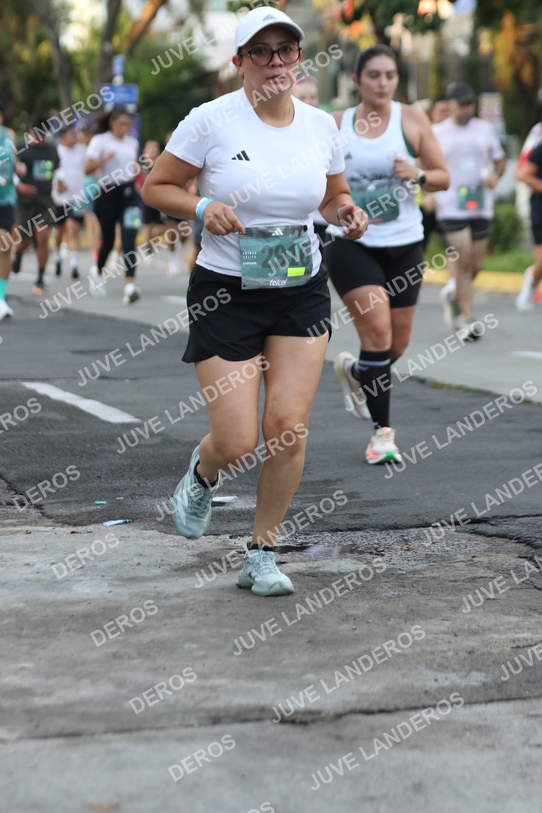 Foto de ADIDAS SPLITS GUADALAJARA 15K / 30K en Av. San Ignacio esquina Av. Ignacio L. Vallarta, Zapopan a las 07:08 · dorsal 2916, 1860