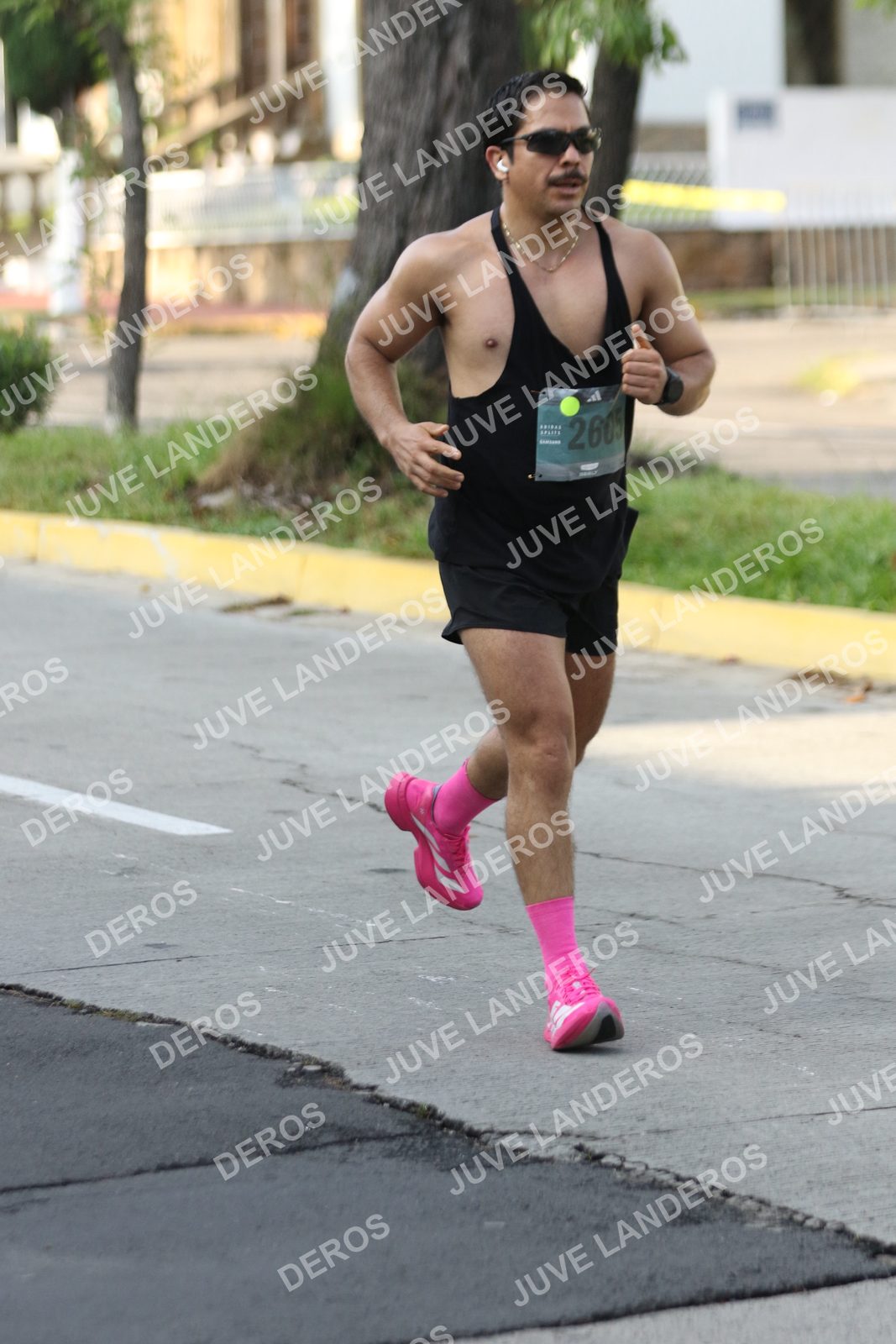 Foto de ADIDAS SPLITS GUADALAJARA 15K / 30K en Av. San Ignacio esquina Av. Ignacio L. Vallarta, Zapopan a las 08:16 · dorsal 2605