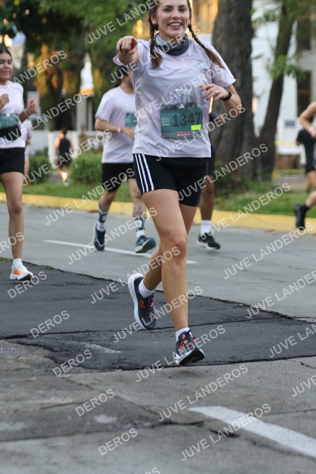 Foto de ADIDAS SPLITS GUADALAJARA 15K / 30K en Av. San Ignacio esquina Av. Ignacio L. Vallarta, Zapopan a las 07:11 · dorsal 1347