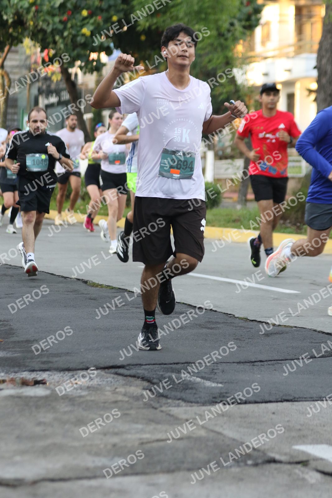 Foto de ADIDAS SPLITS GUADALAJARA 15K / 30K en Av. San Ignacio esquina Av. Ignacio L. Vallarta, Zapopan a las 07:07 · dorsal 2694, 15, 30, 1046