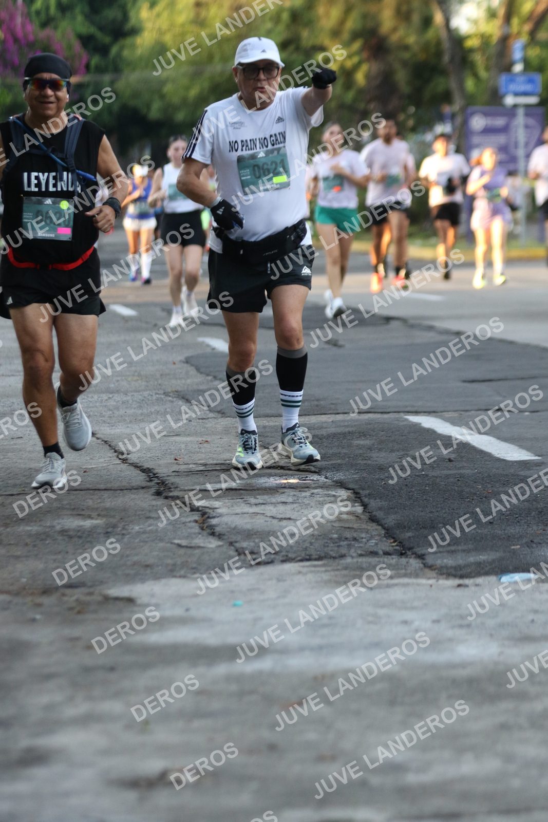 Foto de ADIDAS SPLITS GUADALAJARA 15K / 30K en Av. San Ignacio esquina Av. Ignacio L. Vallarta, Zapopan a las 07:14 · dorsal 620, 621