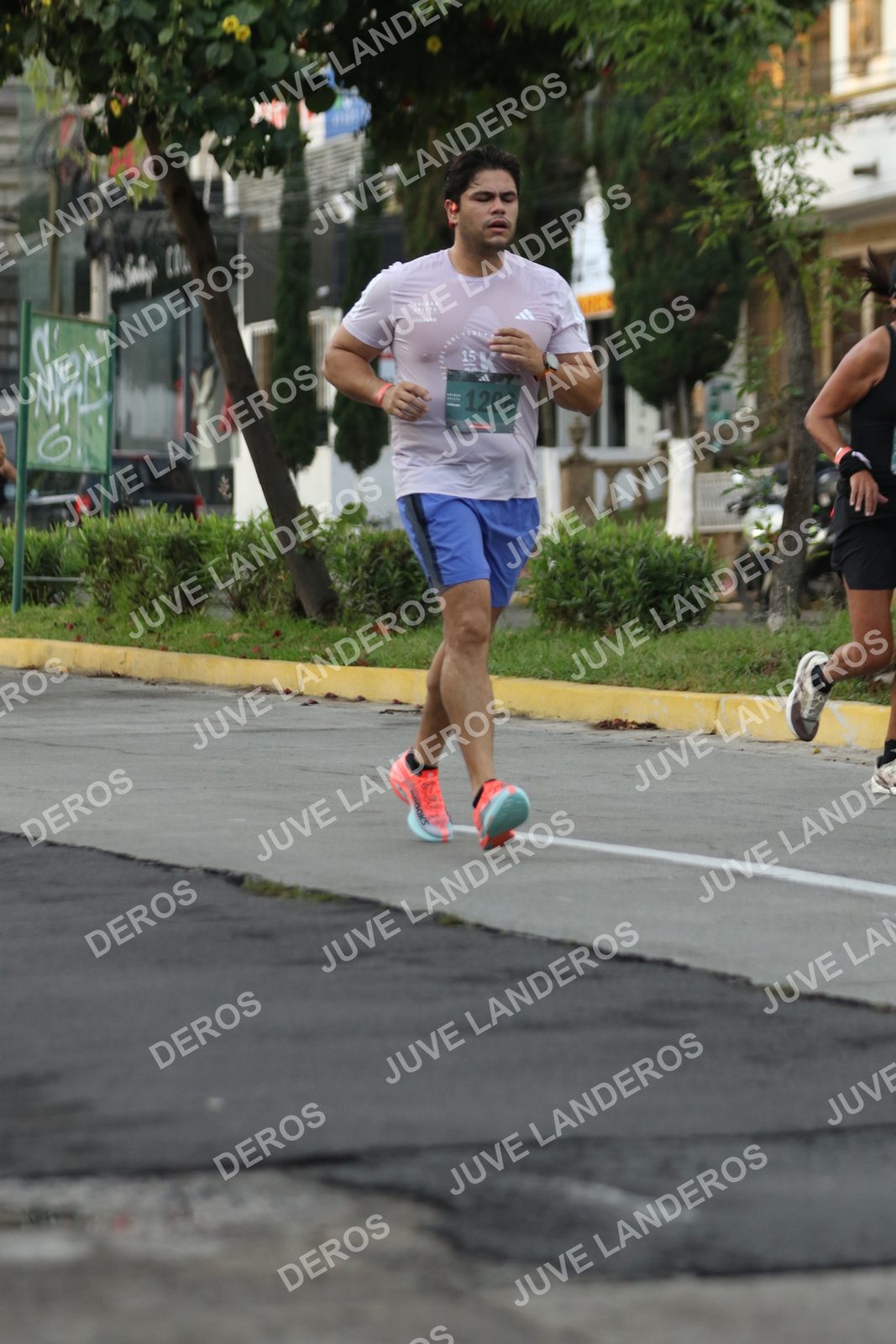 Foto de ADIDAS SPLITS GUADALAJARA 15K / 30K en Av. San Ignacio esquina Av. Ignacio L. Vallarta, Zapopan a las 07:03 · dorsal 1206