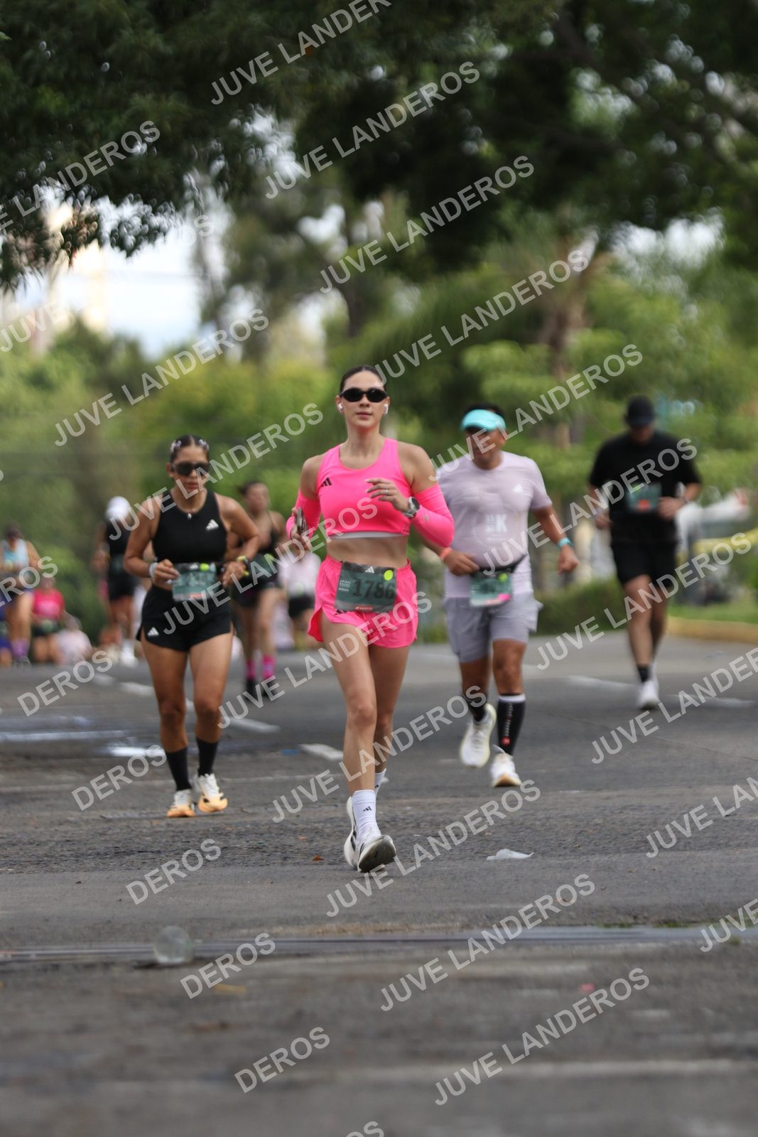 Foto de ADIDAS SPLITS GUADALAJARA 15K / 30K en Av. San Ignacio esquina Av. Ignacio L. Vallarta, Zapopan a las 09:04 · dorsal 1786