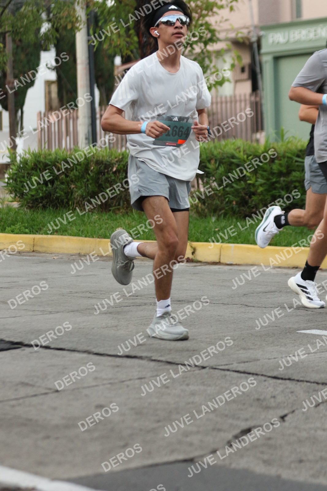 Foto de ADIDAS SPLITS GUADALAJARA 15K / 30K en Av. San Ignacio esquina Av. Ignacio L. Vallarta, Zapopan a las 06:56 · dorsal 1664