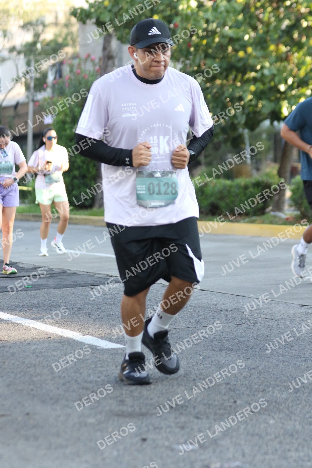 Foto de ADIDAS SPLITS GUADALAJARA 15K / 30K en Av. San Ignacio esquina Av. Ignacio L. Vallarta, Zapopan a las 07:47 · dorsal 128, 15, 30