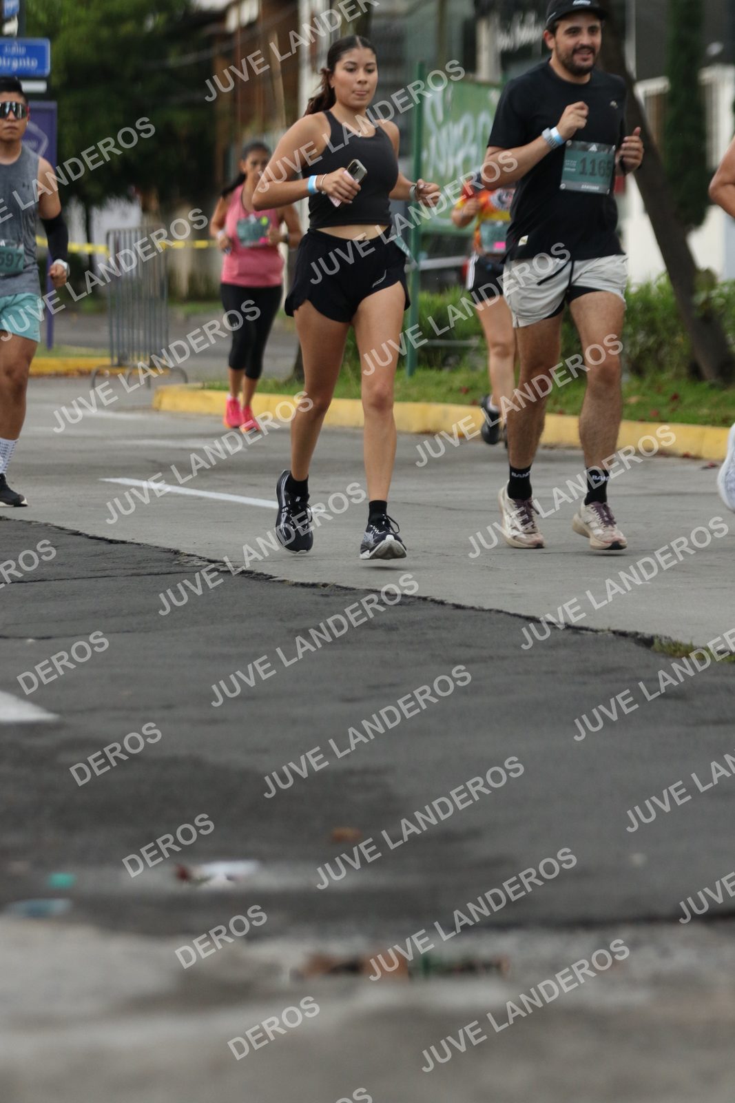 Foto de ADIDAS SPLITS GUADALAJARA 15K / 30K en Av. San Ignacio esquina Av. Ignacio L. Vallarta, Zapopan a las 06:59 · dorsal 1165