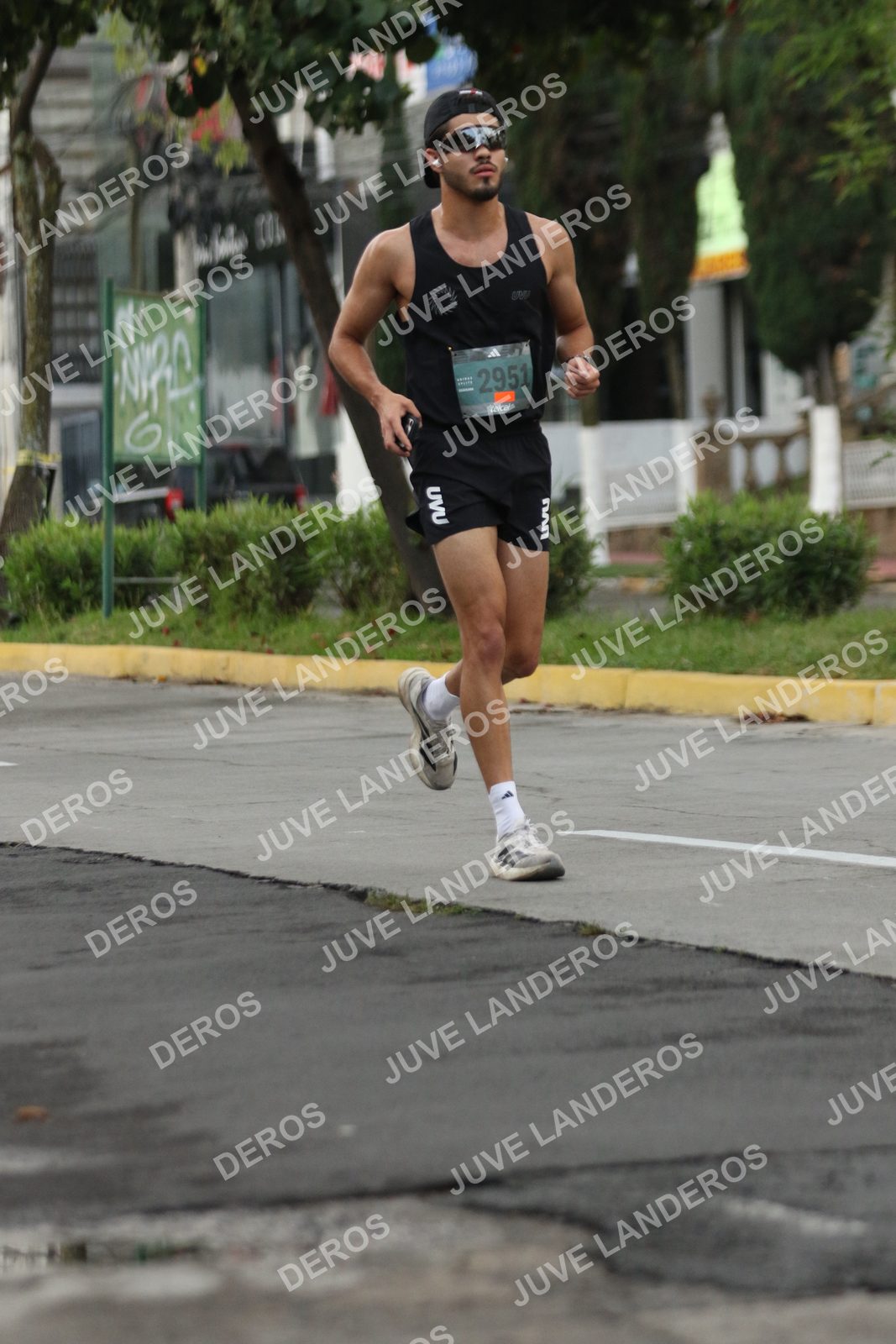 Foto de ADIDAS SPLITS GUADALAJARA 15K / 30K en Av. San Ignacio esquina Av. Ignacio L. Vallarta, Zapopan a las 06:55 · dorsal 2951
