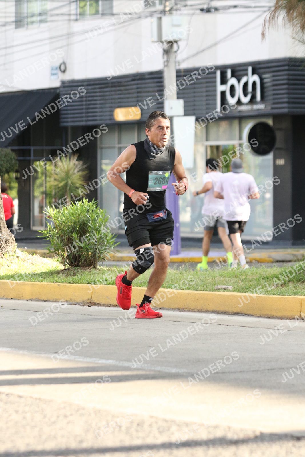 Foto de ADIDAS SPLITS GUADALAJARA 15K / 30K en Av. San Ignacio esquina Av. Ignacio L. Vallarta, Zapopan a las 08:51 · dorsal 2684
