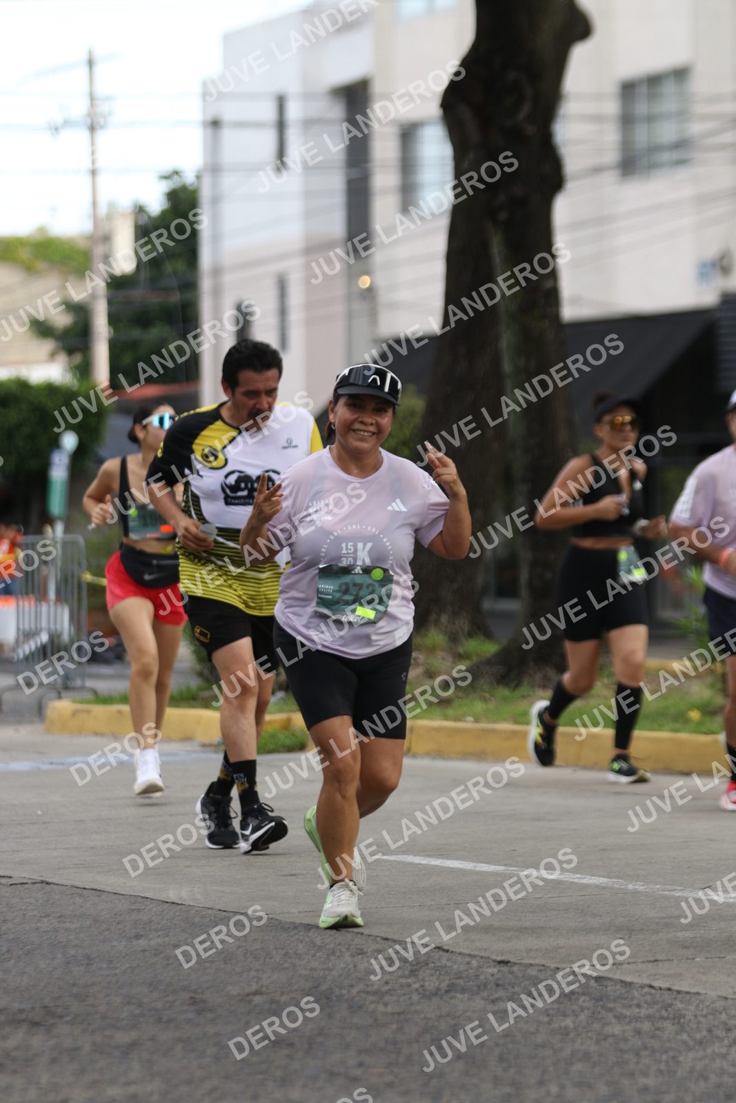 Foto de ADIDAS SPLITS GUADALAJARA 15K / 30K en Av. San Ignacio esquina Av. Ignacio L. Vallarta, Zapopan a las 09:03 · dorsal 2737
