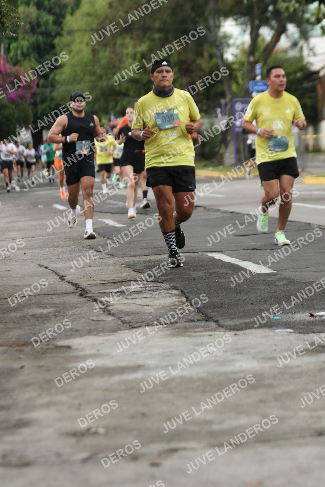 Foto de ADIDAS SPLITS GUADALAJARA 15K / 30K en Av. San Ignacio esquina Av. Ignacio L. Vallarta, Zapopan a las 06:58 · dorsal 303, 2806