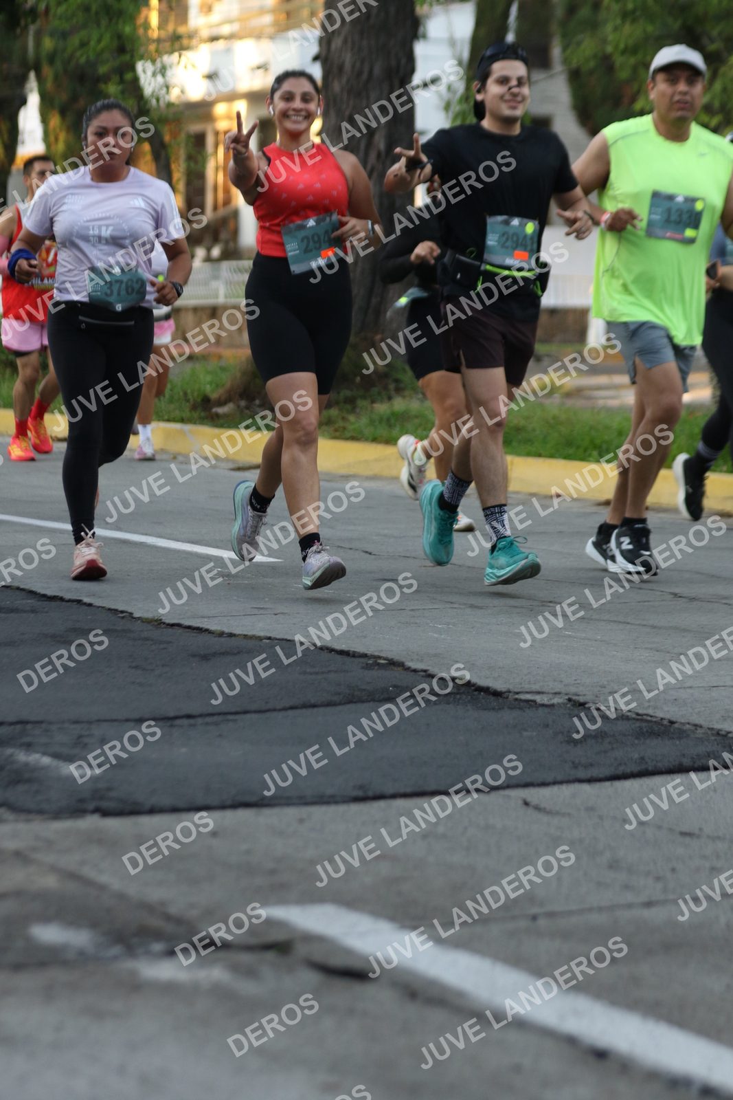 Foto de ADIDAS SPLITS GUADALAJARA 15K / 30K en Av. San Ignacio esquina Av. Ignacio L. Vallarta, Zapopan a las 07:12 · dorsal 3762, 2941, 1330