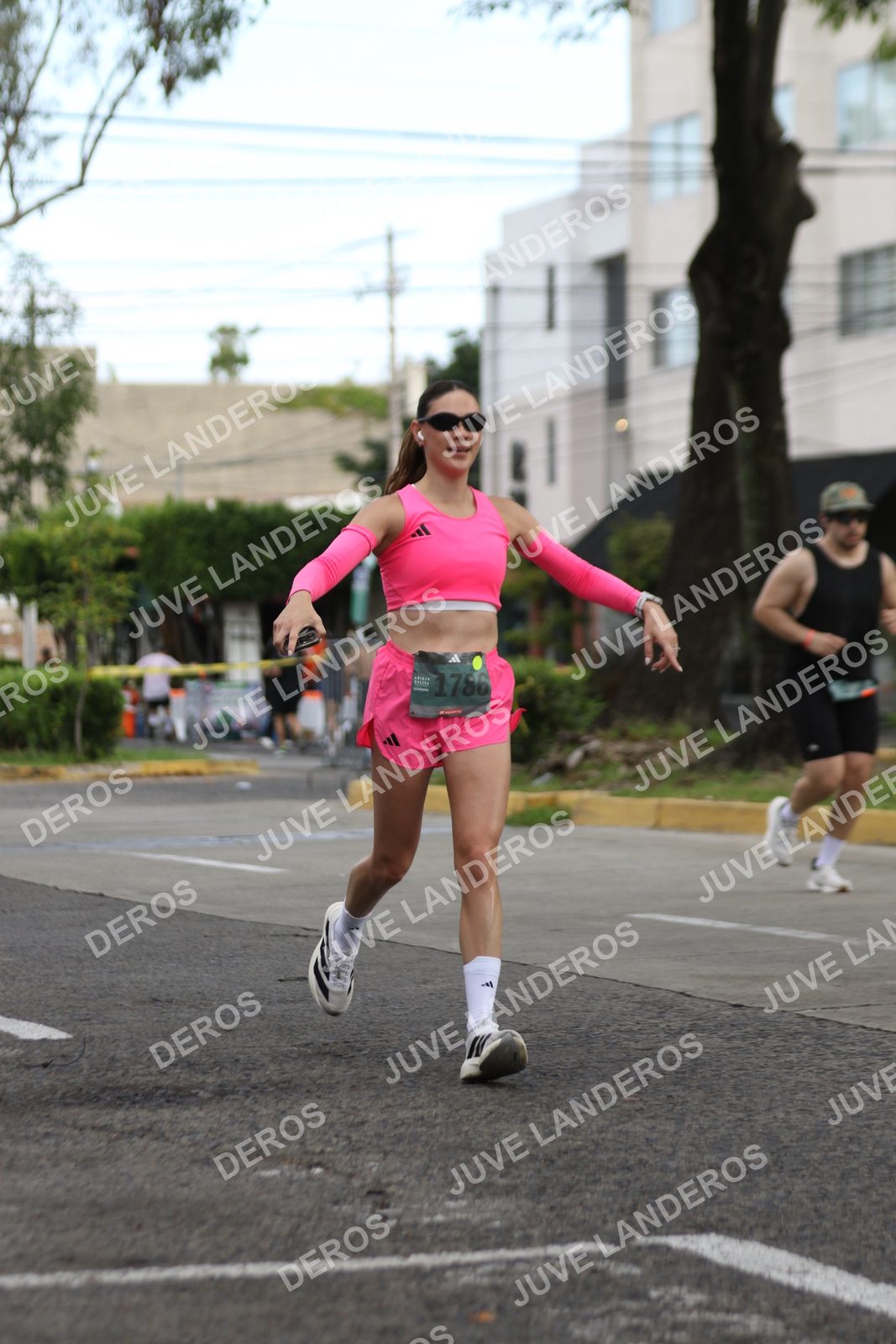 Foto de ADIDAS SPLITS GUADALAJARA 15K / 30K en Av. San Ignacio esquina Av. Ignacio L. Vallarta, Zapopan a las 09:04 · dorsal 1786