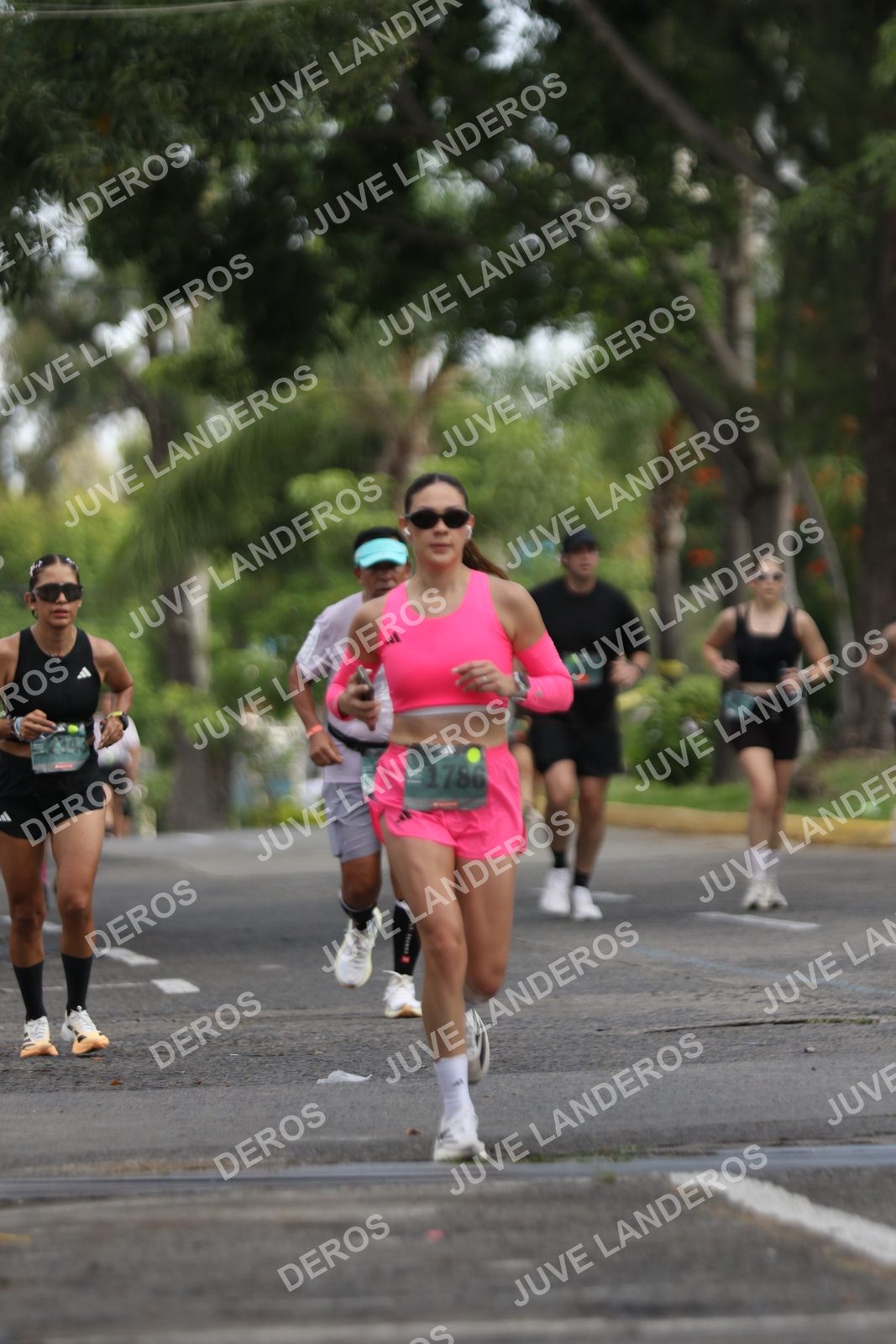 Foto de ADIDAS SPLITS GUADALAJARA 15K / 30K en Av. San Ignacio esquina Av. Ignacio L. Vallarta, Zapopan a las 09:04 · dorsal 1786