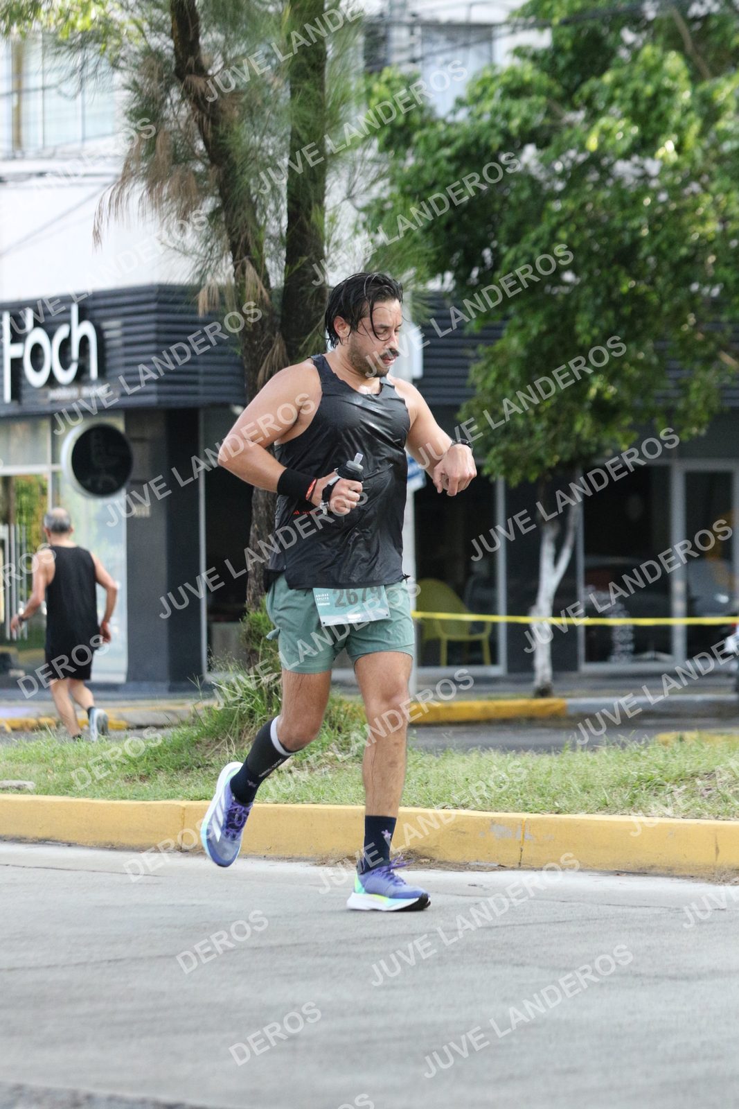 Foto de ADIDAS SPLITS GUADALAJARA 15K / 30K en Av. San Ignacio esquina Av. Ignacio L. Vallarta, Zapopan a las 08:42 · dorsal 2679