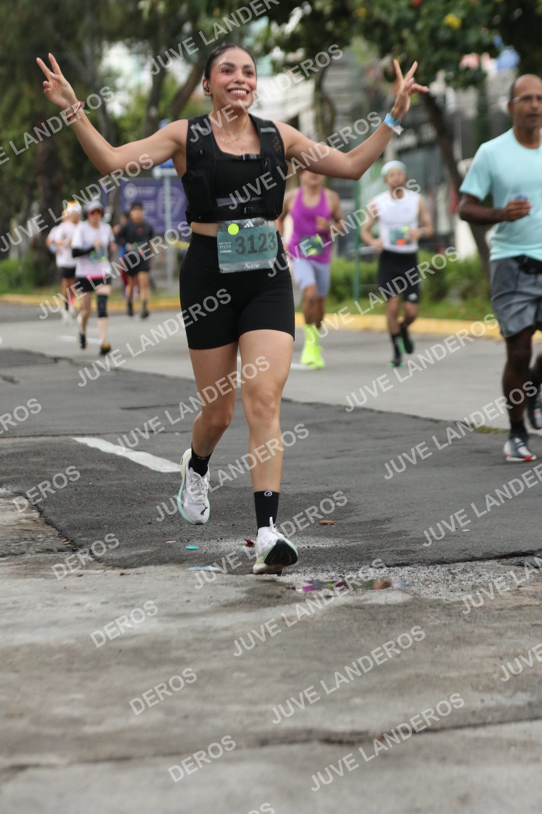 Foto de ADIDAS SPLITS GUADALAJARA 15K / 30K en Av. San Ignacio esquina Av. Ignacio L. Vallarta, Zapopan a las 06:58 · dorsal 3123