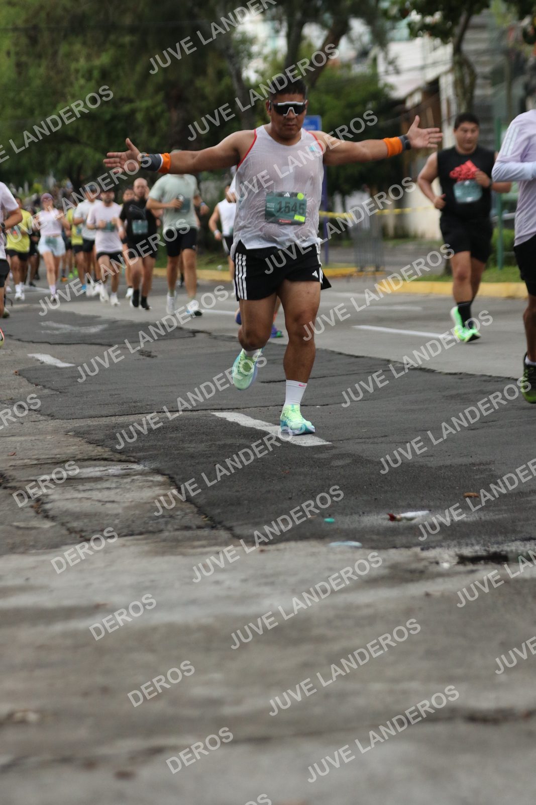 Foto de ADIDAS SPLITS GUADALAJARA 15K / 30K en Av. San Ignacio esquina Av. Ignacio L. Vallarta, Zapopan a las 06:57 · dorsal 1545
