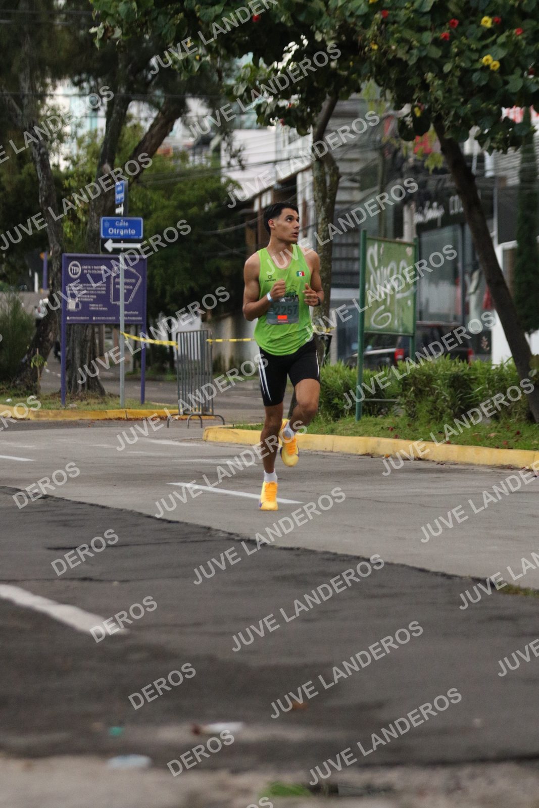 Foto de ADIDAS SPLITS GUADALAJARA 15K / 30K en Av. San Ignacio esquina Av. Ignacio L. Vallarta, Zapopan a las 06:47 · dorsal 2257