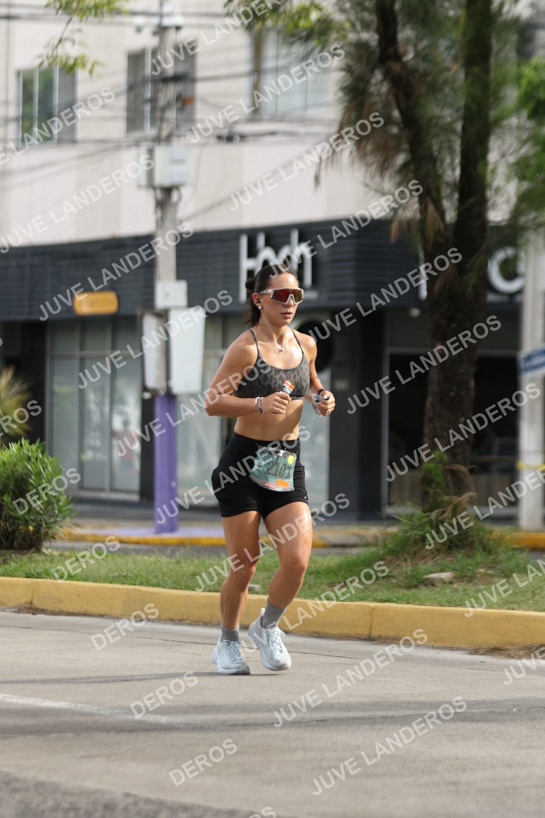 Foto de ADIDAS SPLITS GUADALAJARA 15K / 30K en Av. San Ignacio esquina Av. Ignacio L. Vallarta, Zapopan a las 09:03 · dorsal 2101