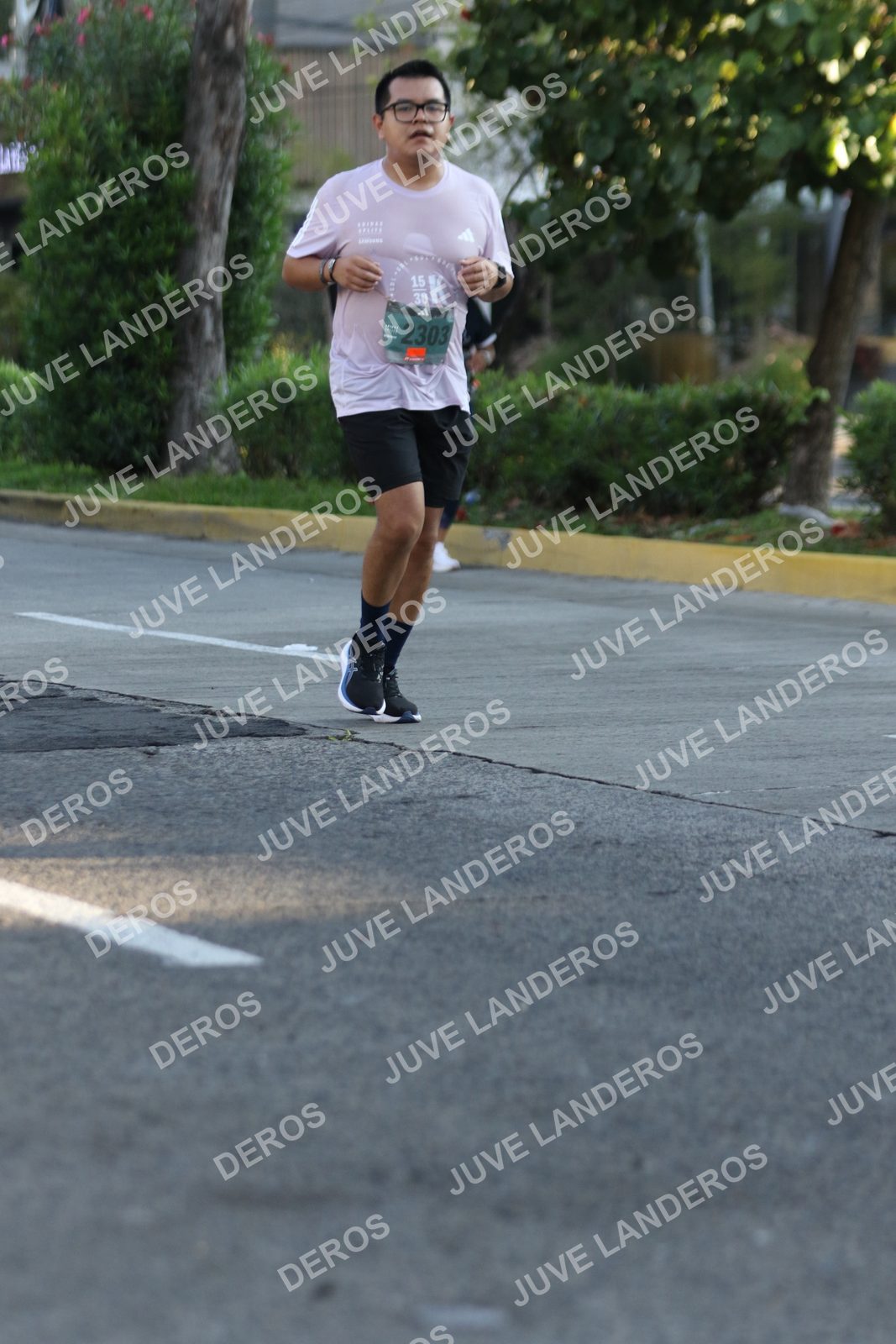 Foto de ADIDAS SPLITS GUADALAJARA 15K / 30K en Av. San Ignacio esquina Av. Ignacio L. Vallarta, Zapopan a las 07:48 · dorsal 2303