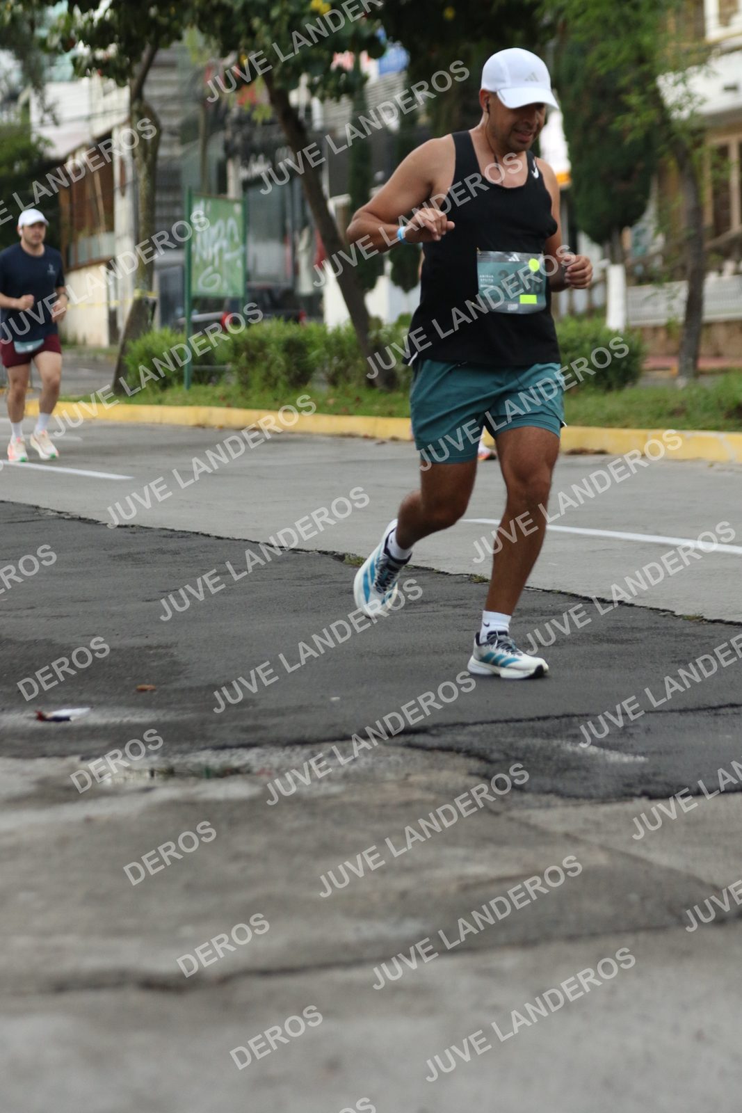 Foto de ADIDAS SPLITS GUADALAJARA 15K / 30K en Av. San Ignacio esquina Av. Ignacio L. Vallarta, Zapopan a las 07:00 · dorsal 3408