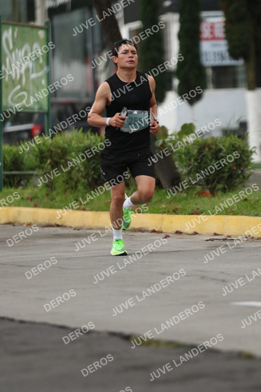 Foto de ADIDAS SPLITS GUADALAJARA 15K / 30K en Av. San Ignacio esquina Av. Ignacio L. Vallarta, Zapopan a las 06:50 · dorsal 2556