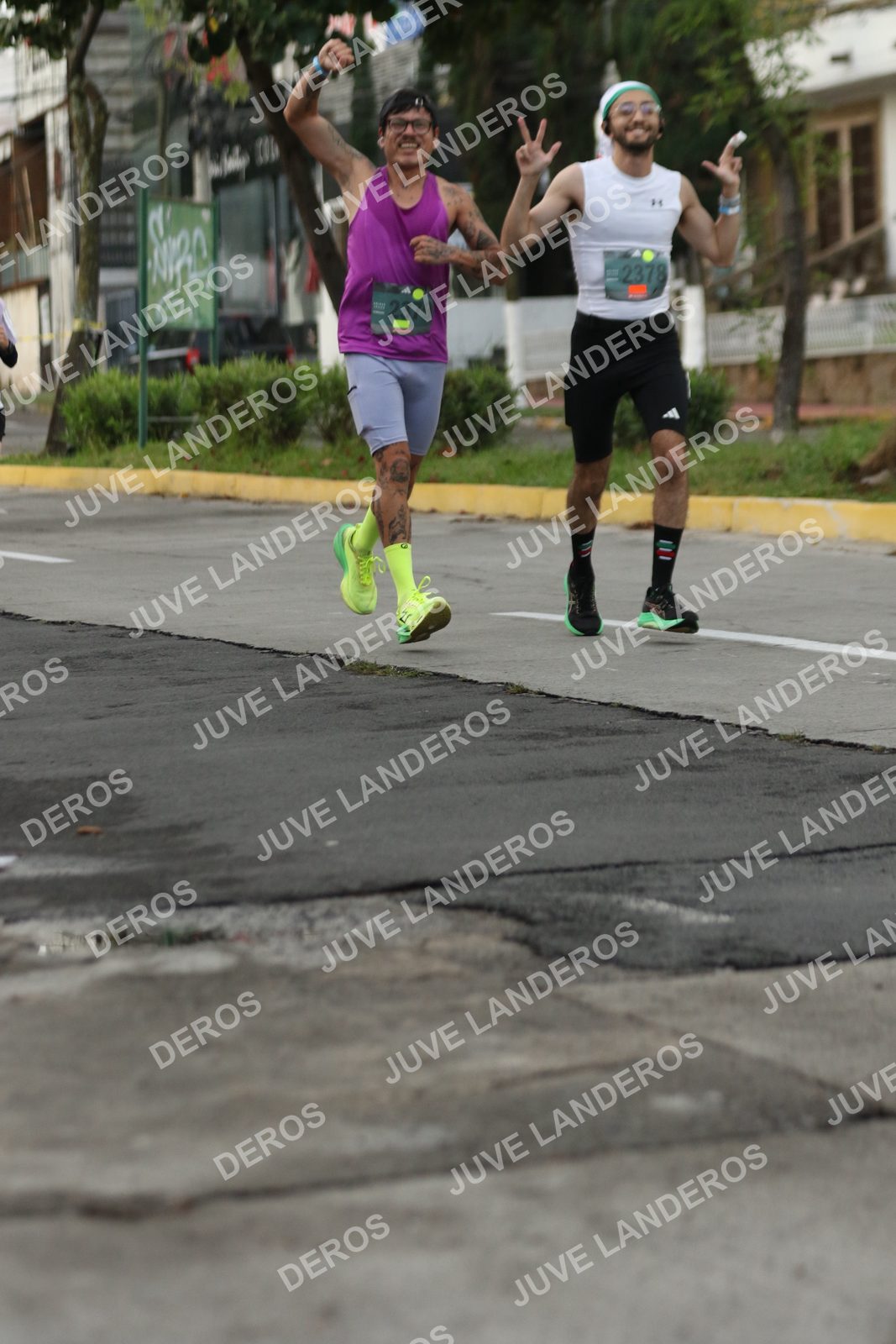 Foto de ADIDAS SPLITS GUADALAJARA 15K / 30K en Av. San Ignacio esquina Av. Ignacio L. Vallarta, Zapopan a las 06:58 · dorsal 2379, 2378