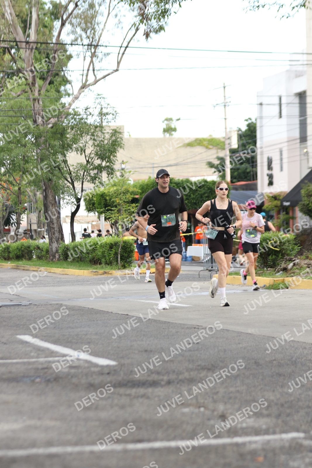 Foto de ADIDAS SPLITS GUADALAJARA 15K / 30K en Av. San Ignacio esquina Av. Ignacio L. Vallarta, Zapopan a las 09:04 · dorsal 1309
