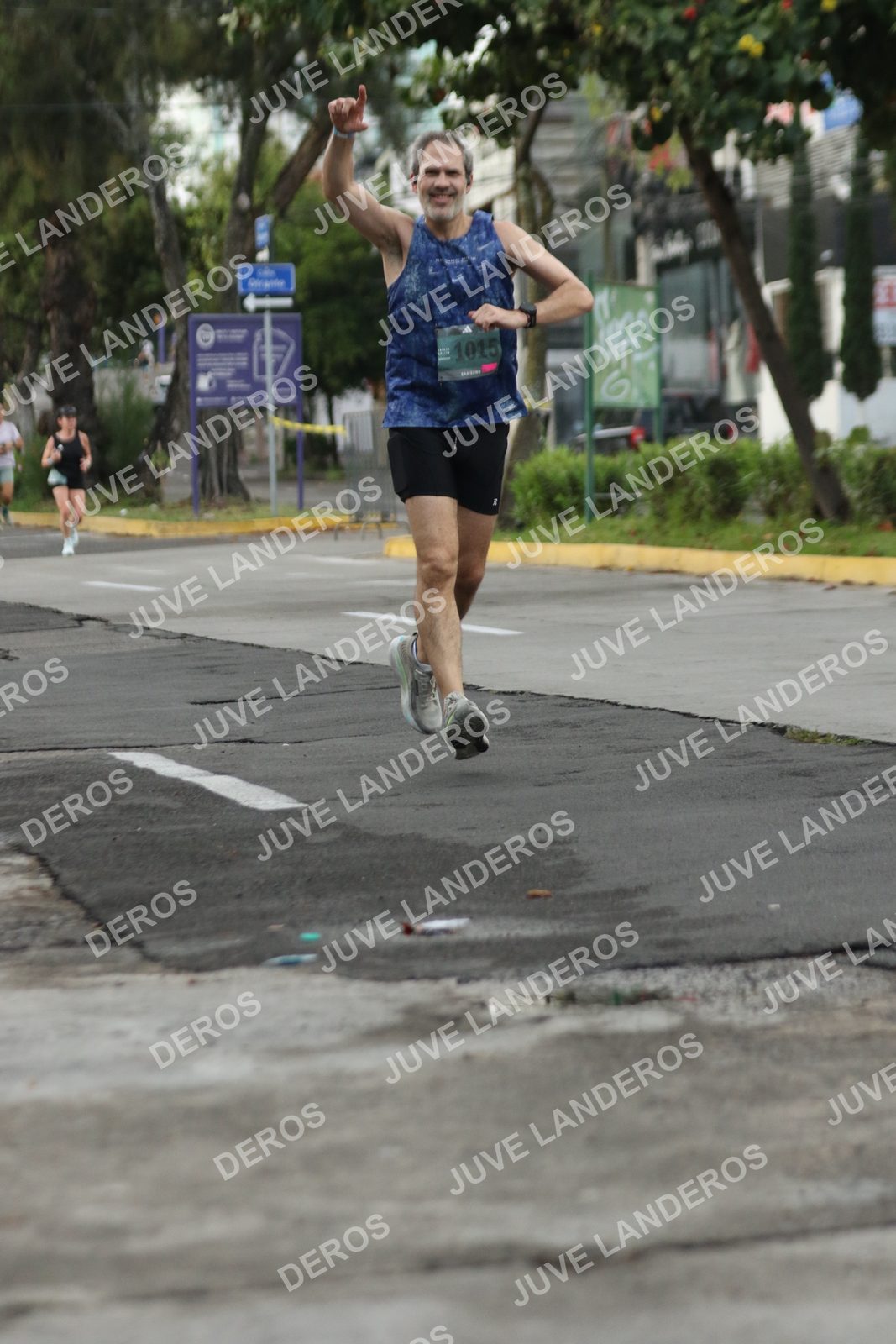 Foto de ADIDAS SPLITS GUADALAJARA 15K / 30K en Av. San Ignacio esquina Av. Ignacio L. Vallarta, Zapopan a las 06:59 · dorsal 1015