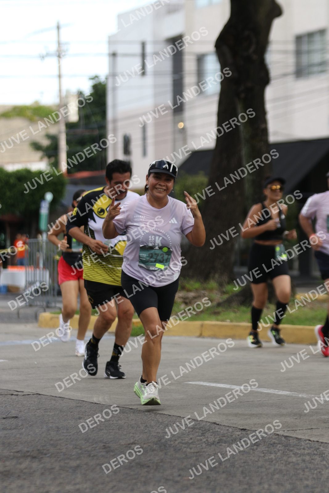 Foto de ADIDAS SPLITS GUADALAJARA 15K / 30K en Av. San Ignacio esquina Av. Ignacio L. Vallarta, Zapopan a las 09:03 · dorsal 2737