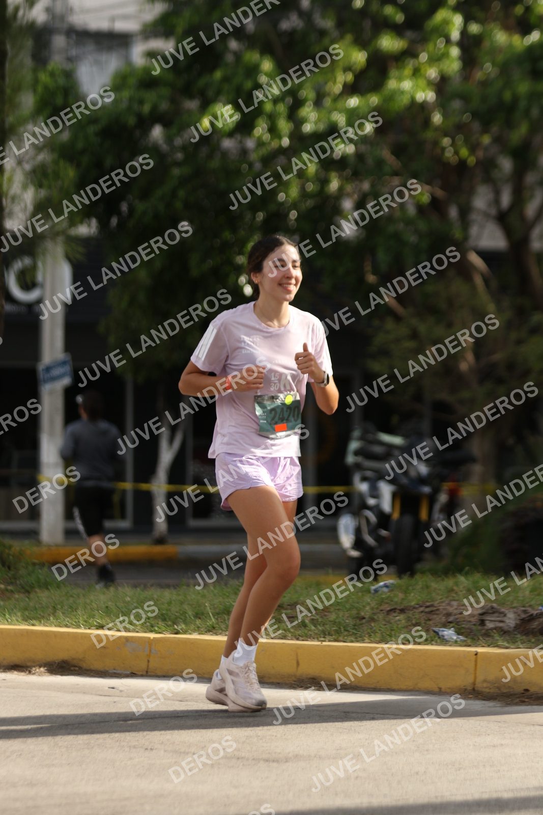 Foto de ADIDAS SPLITS GUADALAJARA 15K / 30K en Av. San Ignacio esquina Av. Ignacio L. Vallarta, Zapopan a las 09:06 · dorsal 2420, 30