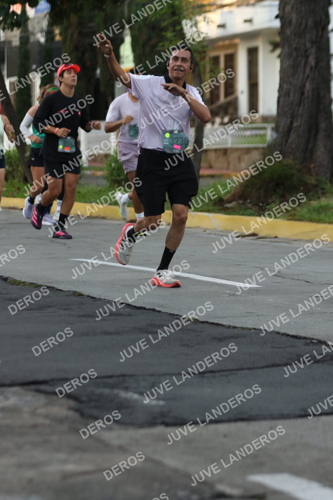 Foto de ADIDAS SPLITS GUADALAJARA 15K / 30K en Av. San Ignacio esquina Av. Ignacio L. Vallarta, Zapopan a las 07:05 · dorsal 3230