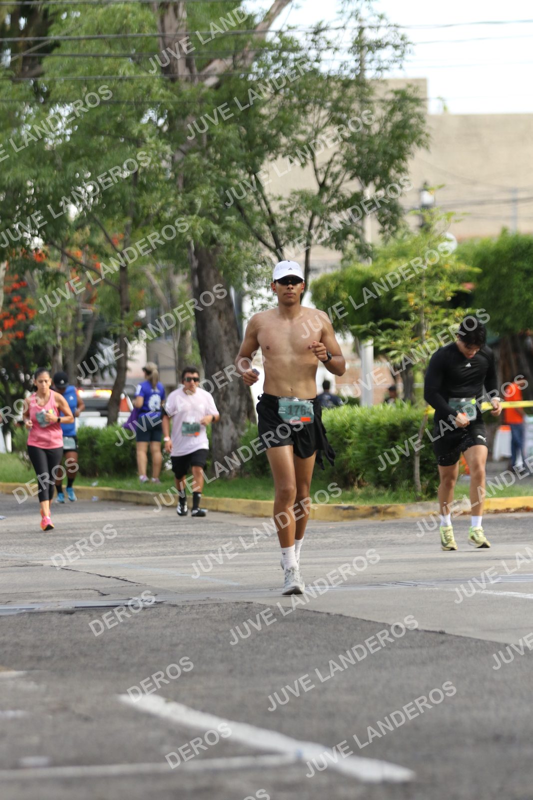 Foto de ADIDAS SPLITS GUADALAJARA 15K / 30K en Av. San Ignacio esquina Av. Ignacio L. Vallarta, Zapopan a las 09:02 · dorsal 176