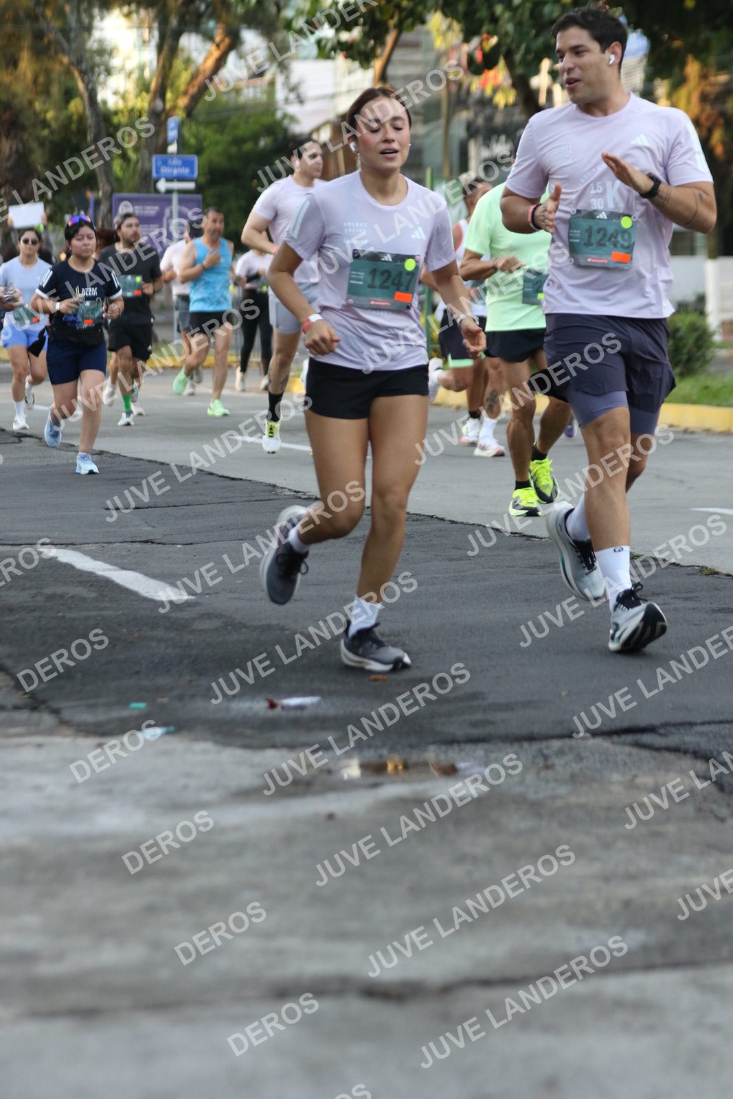Foto de ADIDAS SPLITS GUADALAJARA 15K / 30K en Av. San Ignacio esquina Av. Ignacio L. Vallarta, Zapopan a las 07:10 · dorsal 1247, 1249, 30, 15