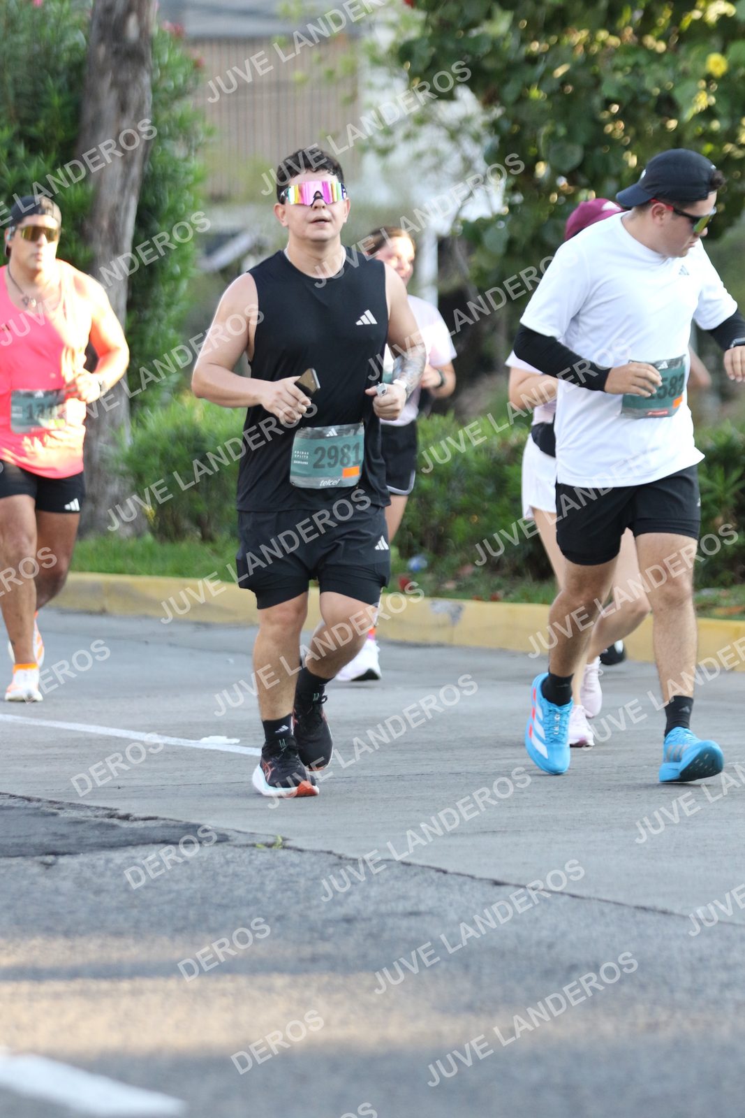 Foto de ADIDAS SPLITS GUADALAJARA 15K / 30K en Av. San Ignacio esquina Av. Ignacio L. Vallarta, Zapopan a las 07:49 · dorsal 2981, 582