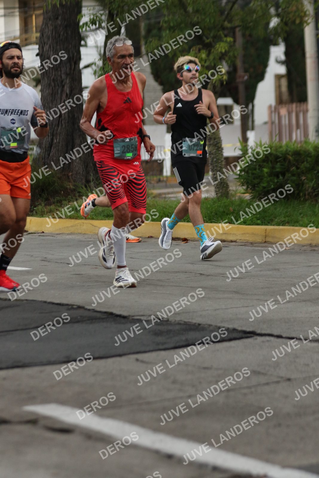 Foto de ADIDAS SPLITS GUADALAJARA 15K / 30K en Av. San Ignacio esquina Av. Ignacio L. Vallarta, Zapopan a las 06:54 · dorsal 2328, 724, 2856