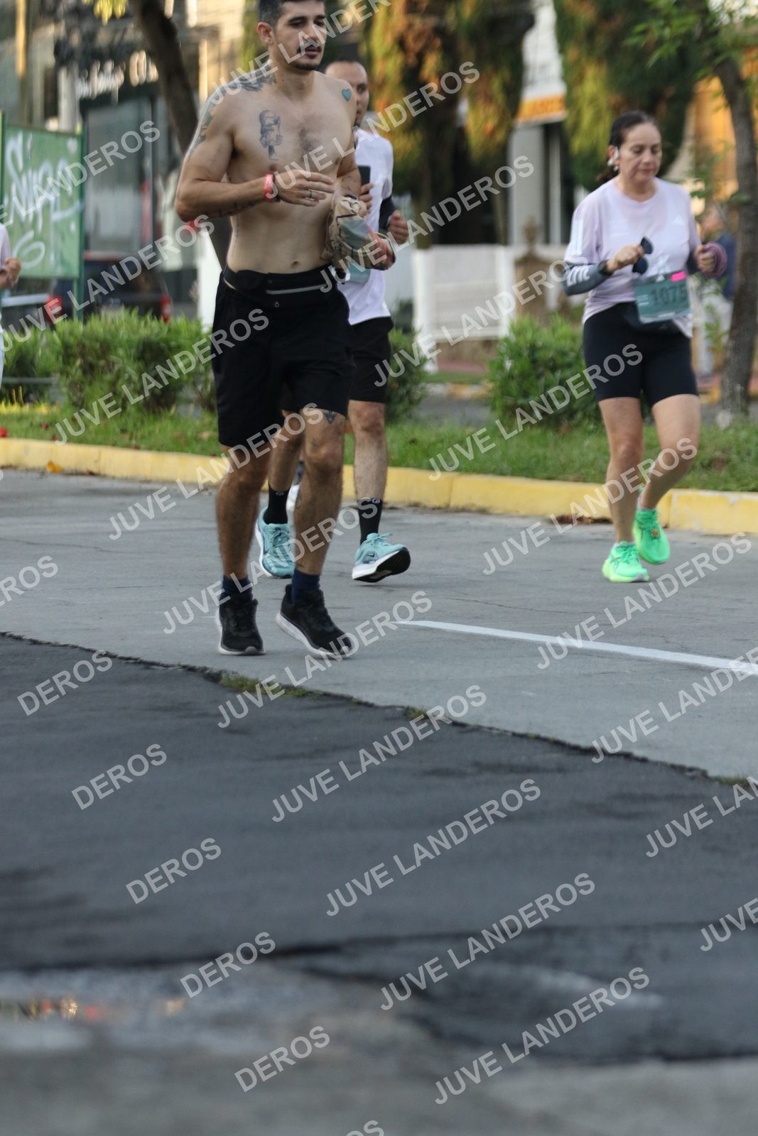 Foto de ADIDAS SPLITS GUADALAJARA 15K / 30K en Av. San Ignacio esquina Av. Ignacio L. Vallarta, Zapopan a las 07:15 · dorsal 1075