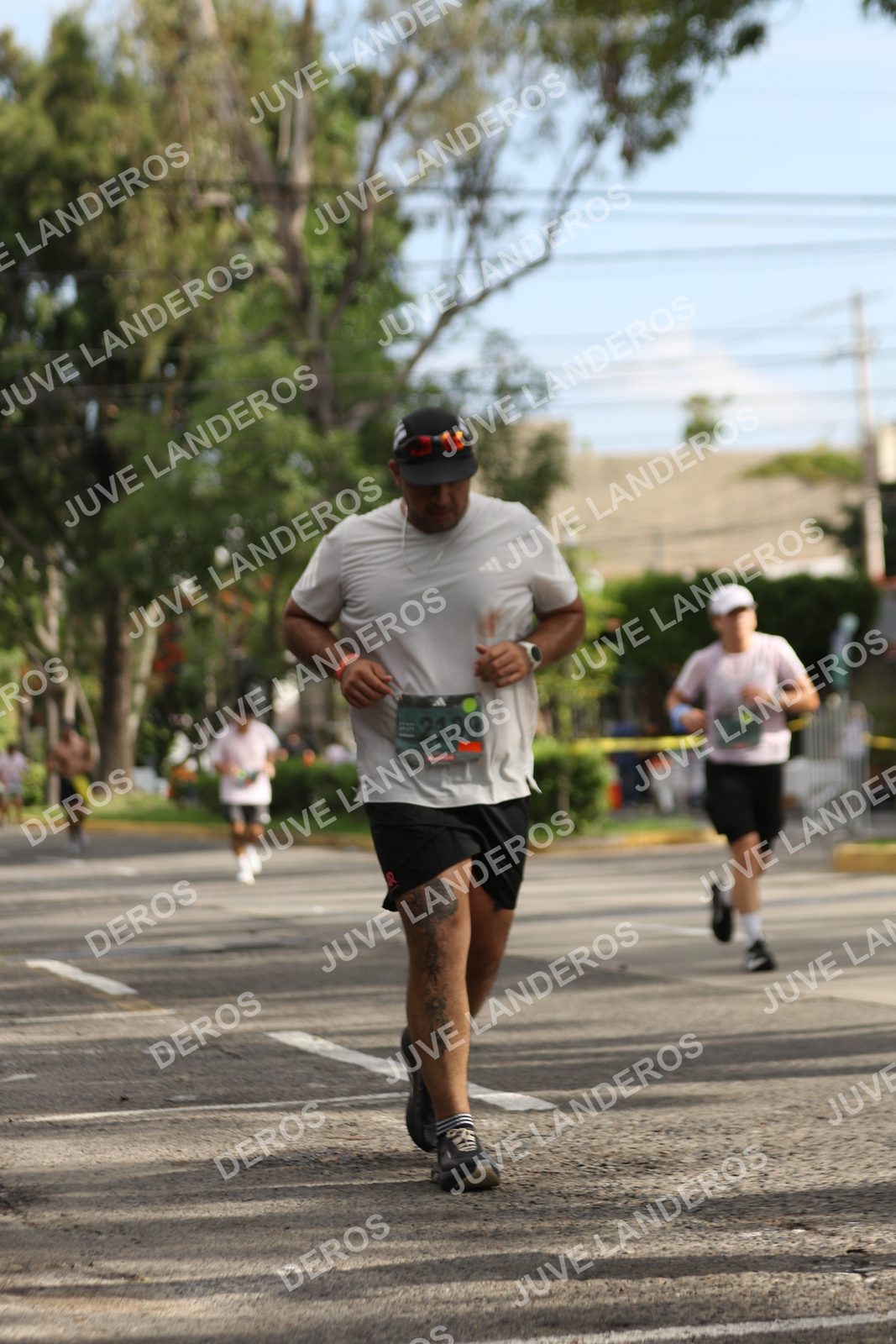Foto de ADIDAS SPLITS GUADALAJARA 15K / 30K en Av. San Ignacio esquina Av. Ignacio L. Vallarta, Zapopan a las 09:13 · dorsal 2100