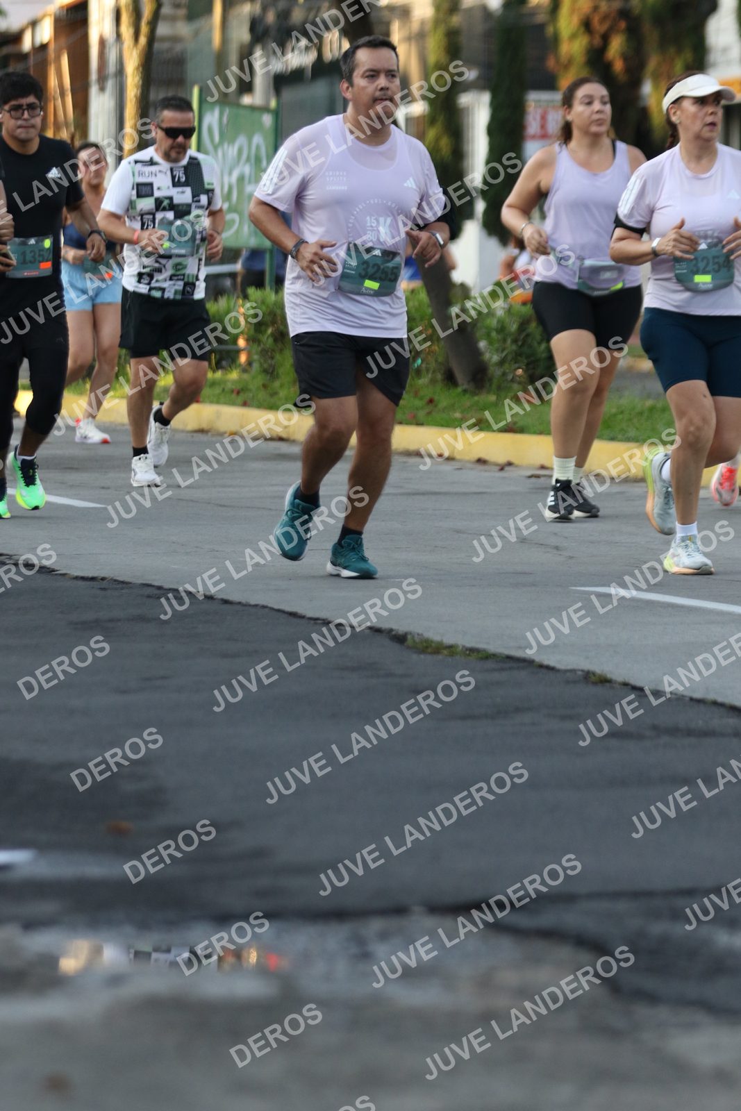 Foto de ADIDAS SPLITS GUADALAJARA 15K / 30K en Av. San Ignacio esquina Av. Ignacio L. Vallarta, Zapopan a las 07:15 · dorsal 3255, 1352, 75, 30