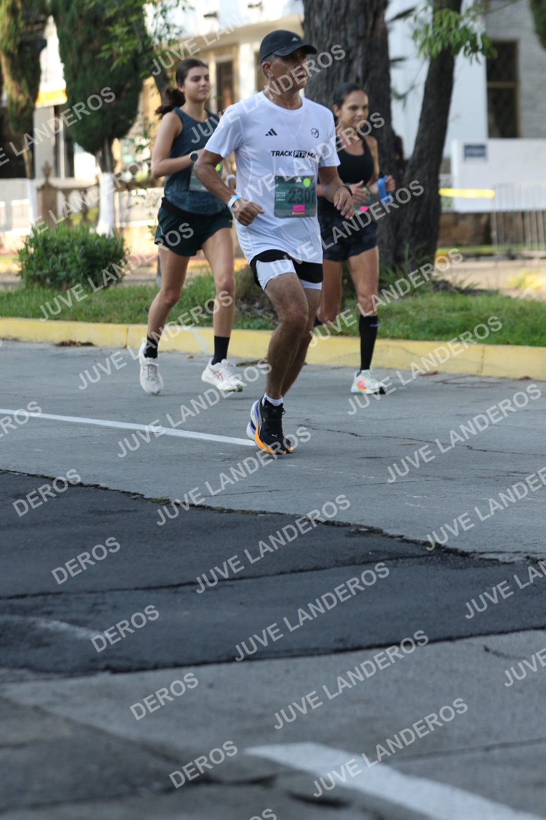 Foto de ADIDAS SPLITS GUADALAJARA 15K / 30K en Av. San Ignacio esquina Av. Ignacio L. Vallarta, Zapopan a las 08:06 · dorsal 2307